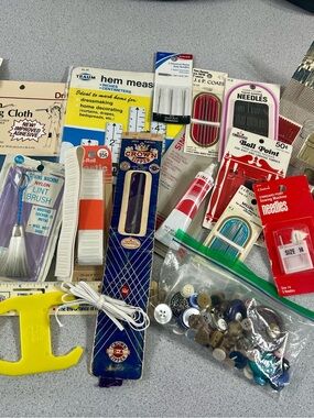Crown Sewing Notions Kit - White, Cream, Blue, Red, Yellow